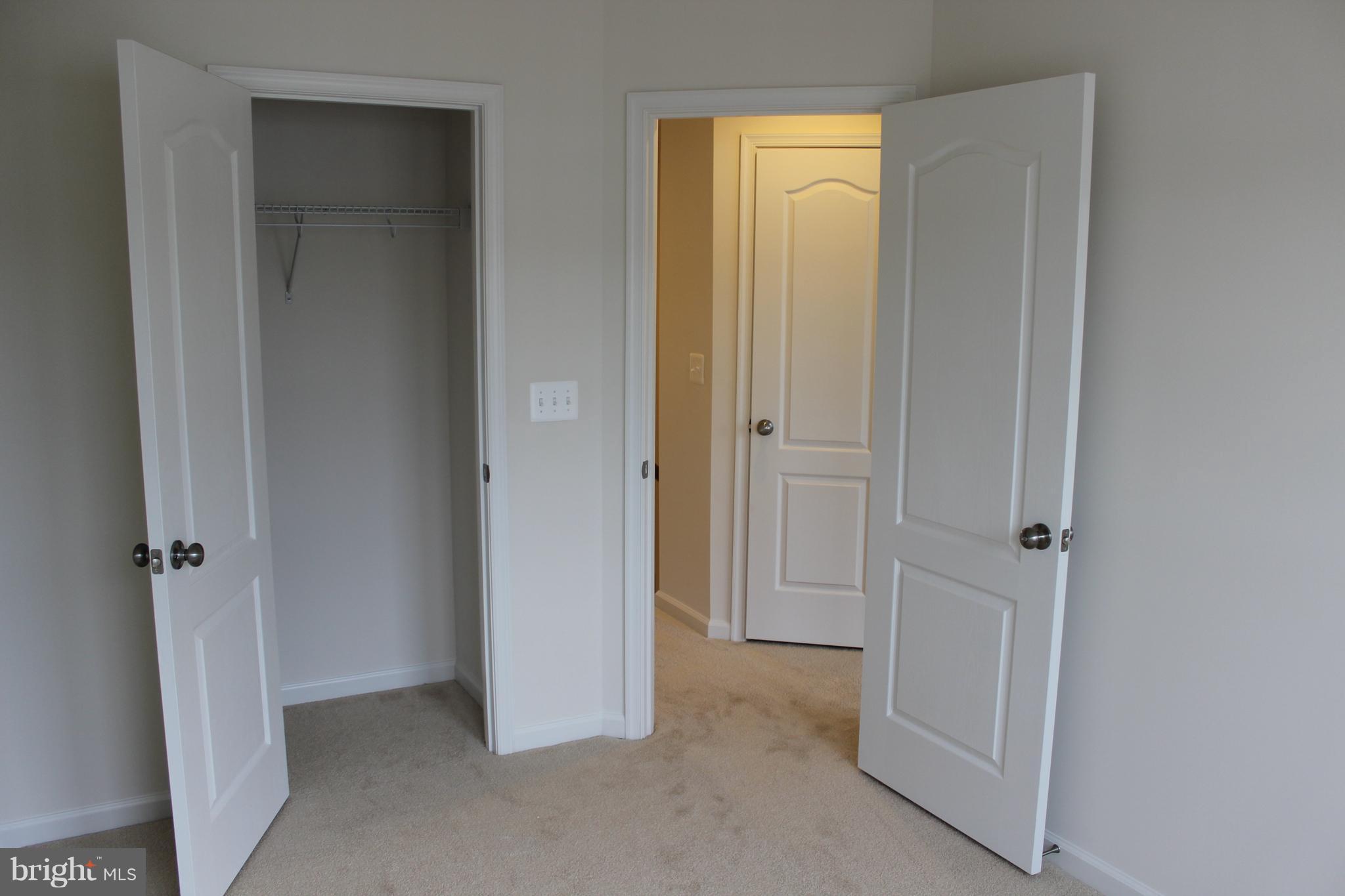 SIGNATURE AT BROADLANDS - Residential Lease