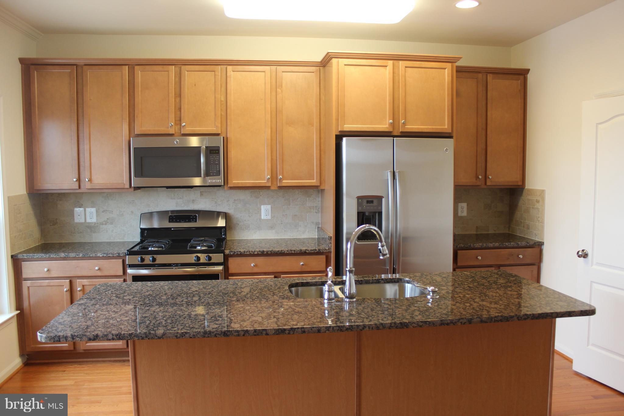 SIGNATURE AT BROADLANDS - Residential Lease