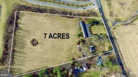 Photo of 36169 E Loudoun Street, ROUND HILL, VA 20141 (MLS # VALO2117638)