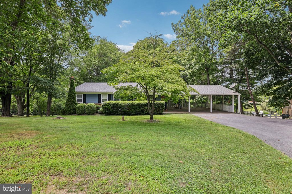 Photo of 13128 Manor Dr, MOUNT AIRY, MD 21771 (MLS # MDFR2072946)