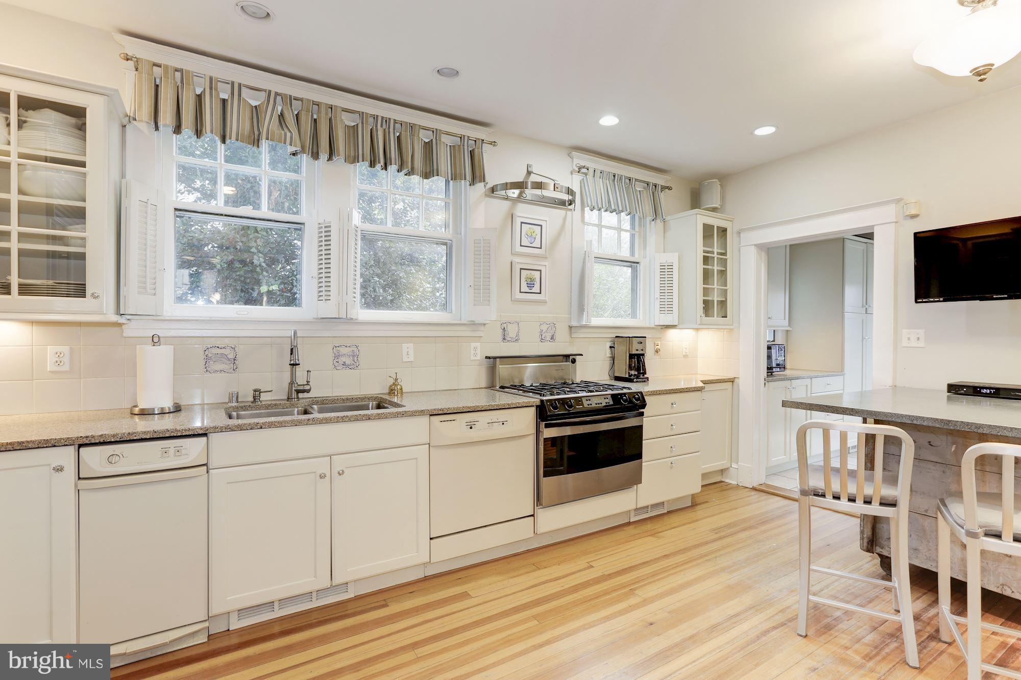 MURRAY HILL - Residential