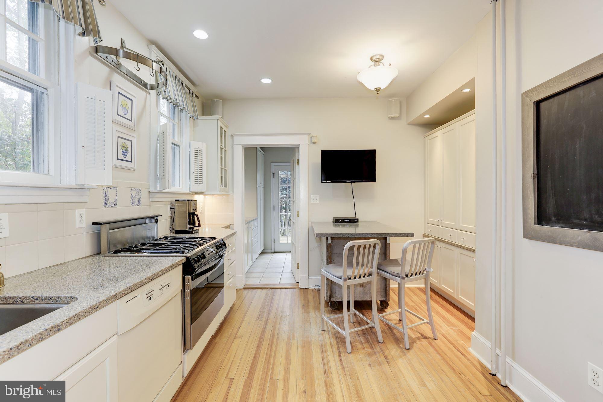 MURRAY HILL - Residential