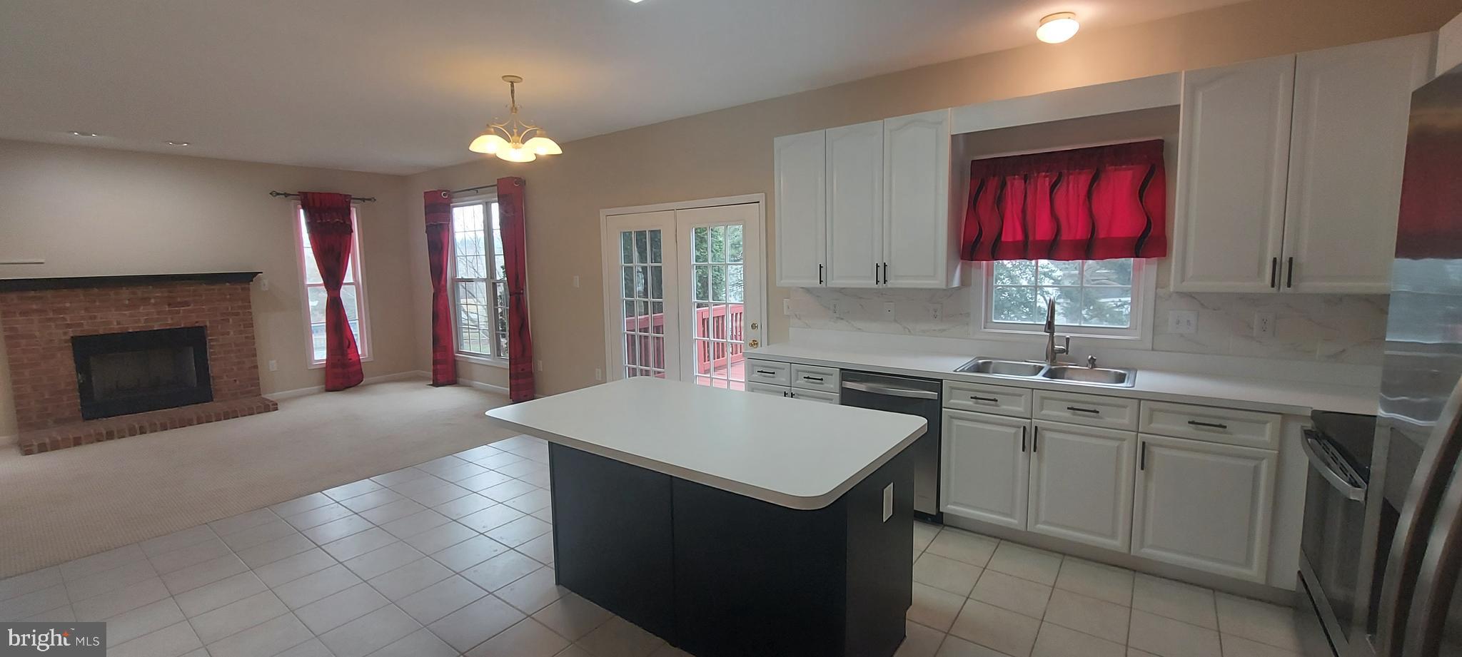 EMERALD FARM - Residential Lease