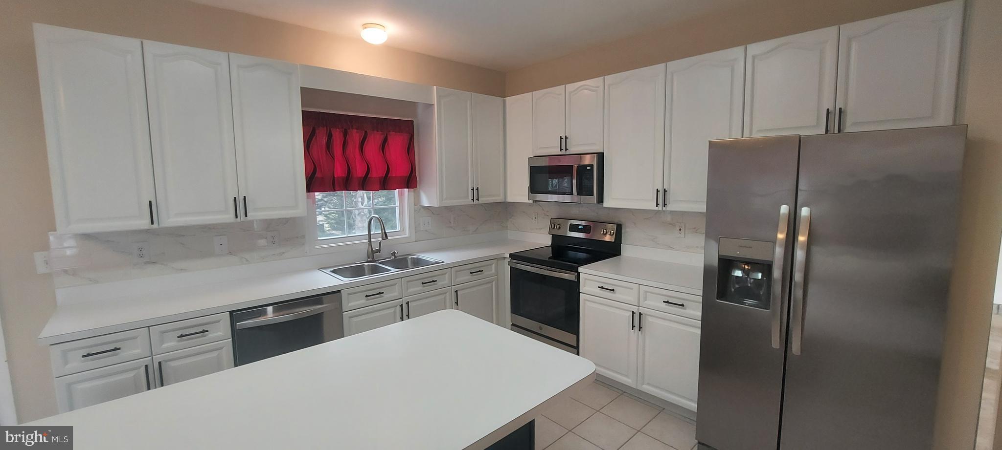 EMERALD FARM - Residential Lease