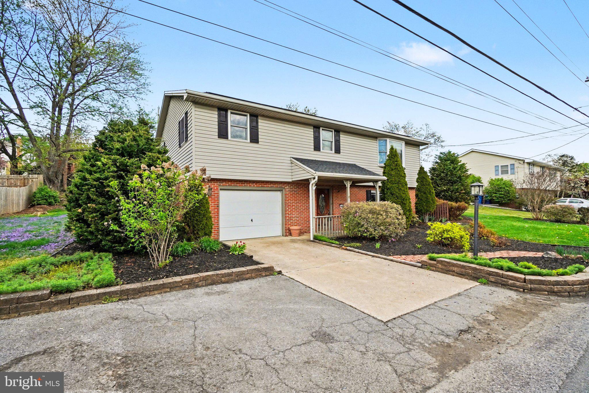 7726 VALLEYVIEW AVENUE