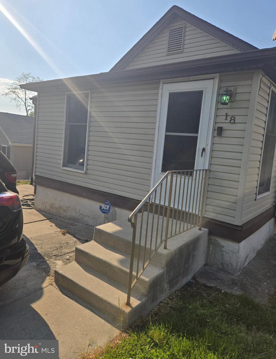 Just Listed!!! 
Come check out this new listing at 18 Newport Ave. This home offers Three bedrooms and a full bath. You will find a fenced backyard with a 2 tier deck for entertaining. The basement is full and provides a walkout. Close to all main arteries. Make your appointment today.