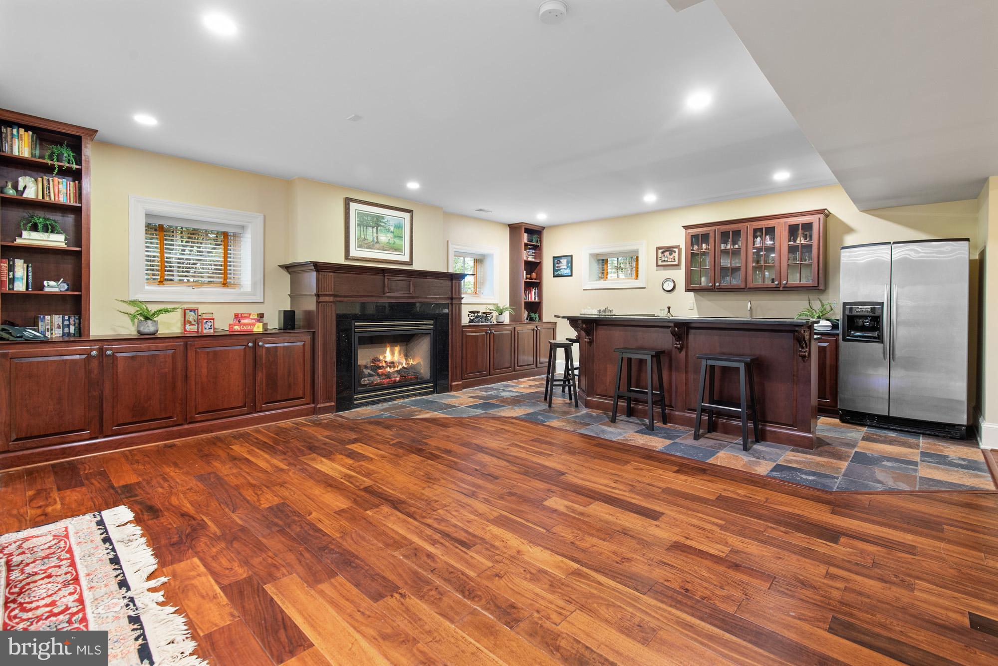 POTOMAC OUTSIDE - Residential