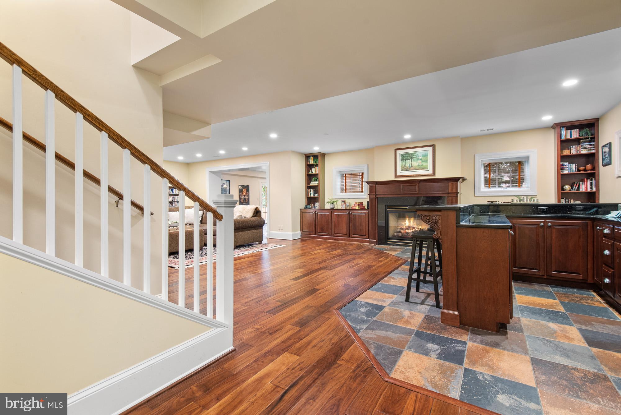 POTOMAC OUTSIDE - Residential