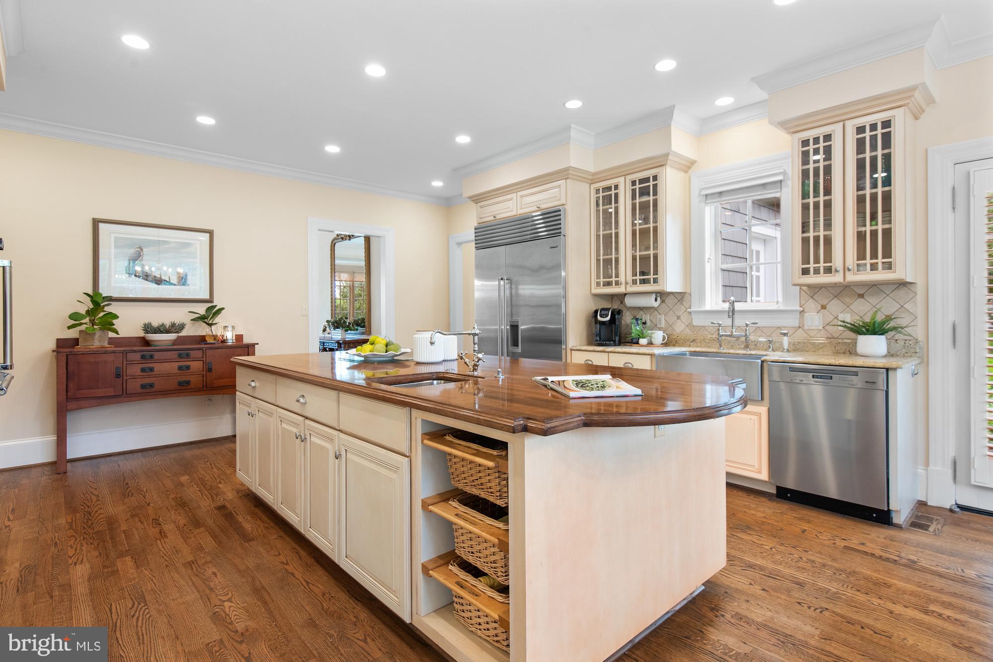 POTOMAC OUTSIDE - Residential