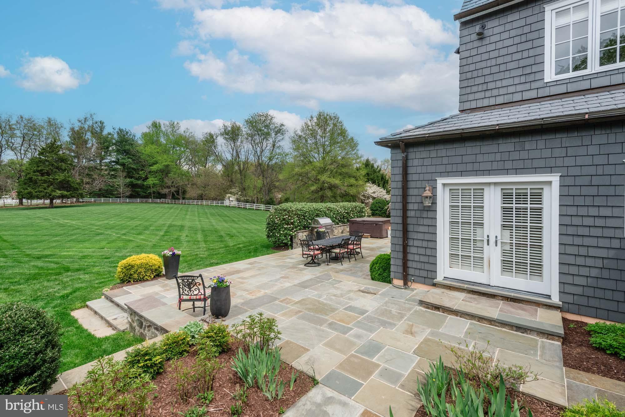 POTOMAC OUTSIDE - Residential