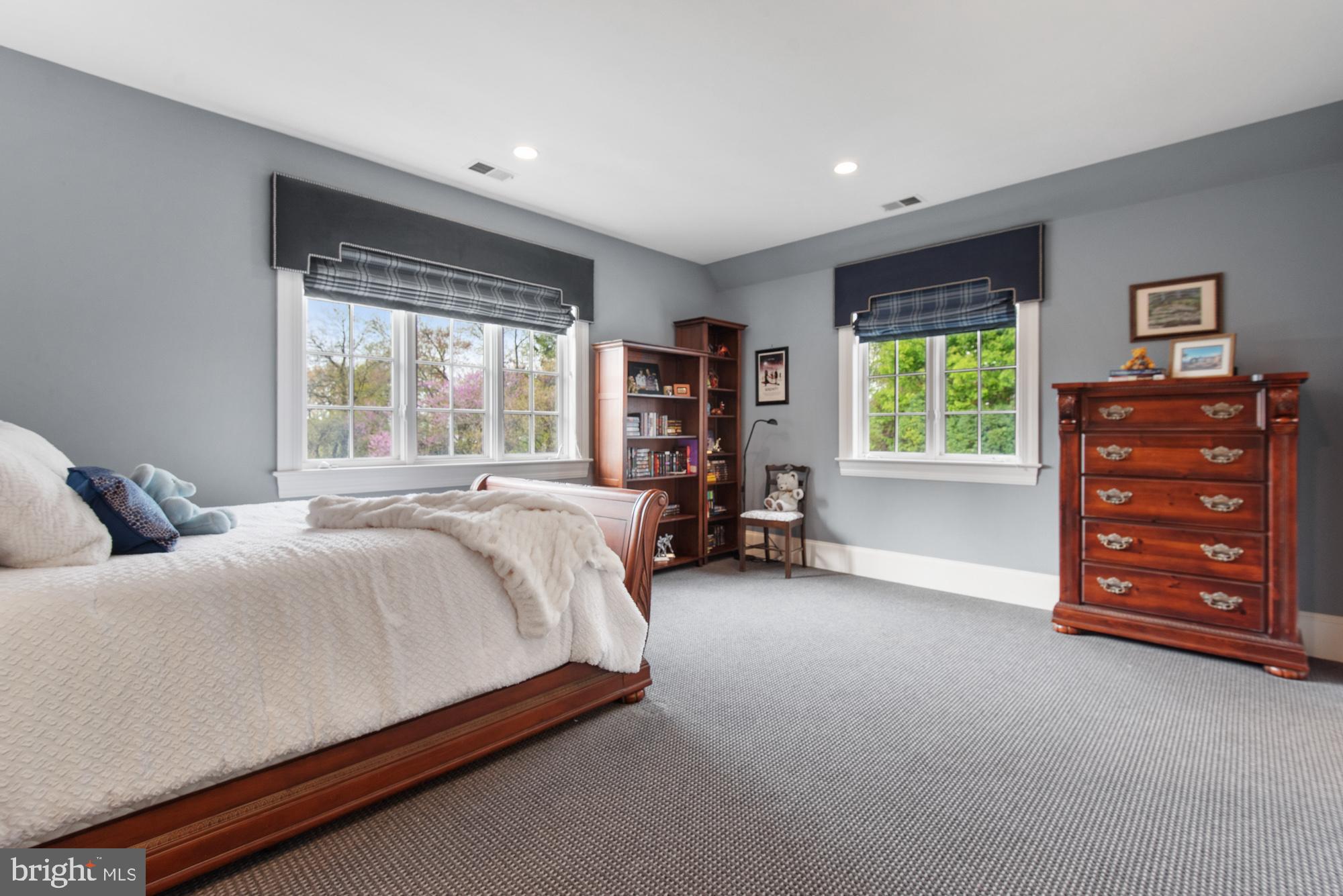 POTOMAC OUTSIDE - Residential