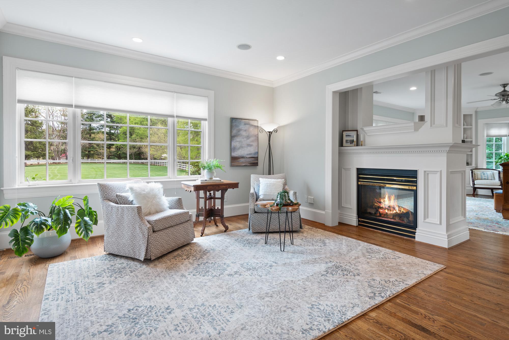 POTOMAC OUTSIDE - Residential