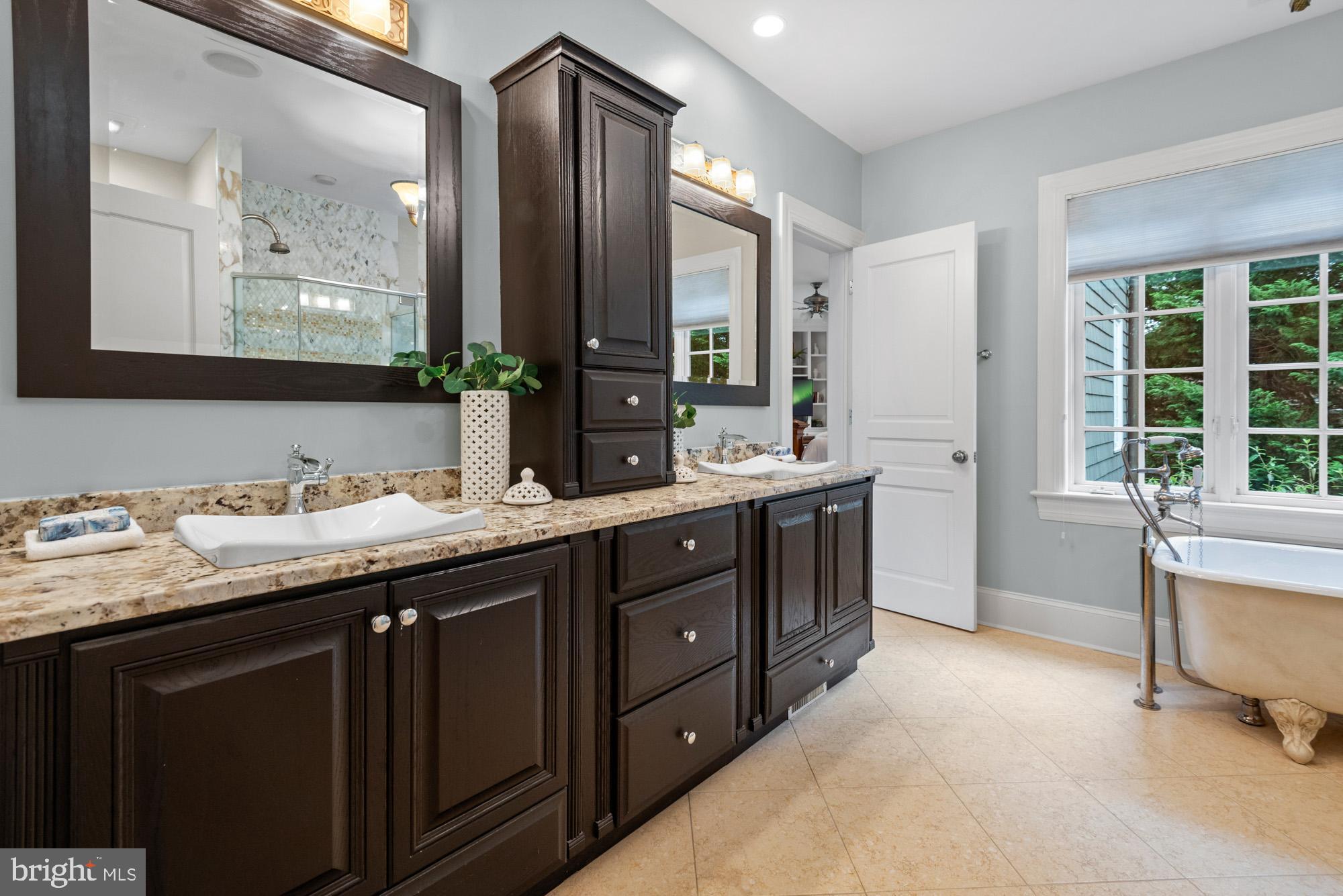 POTOMAC OUTSIDE - Residential