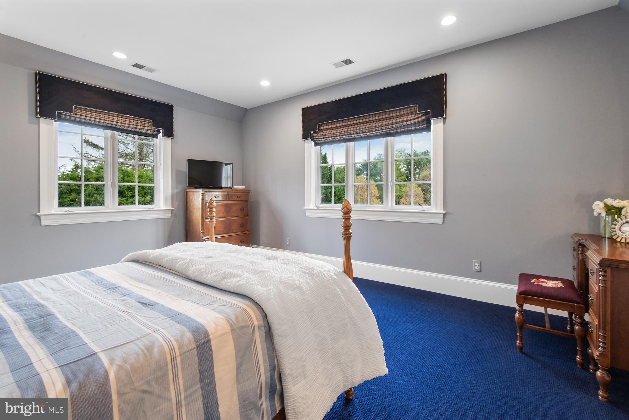 POTOMAC OUTSIDE - Residential