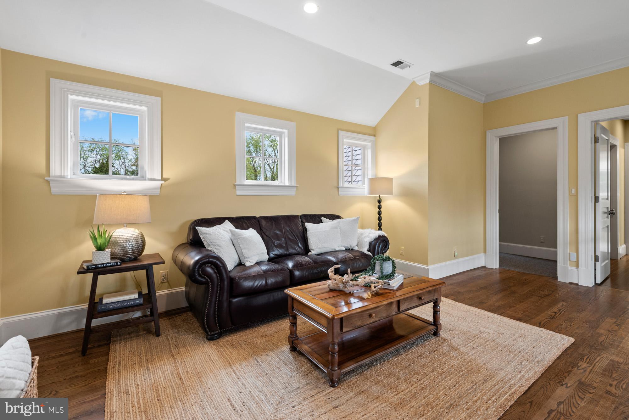 POTOMAC OUTSIDE - Residential