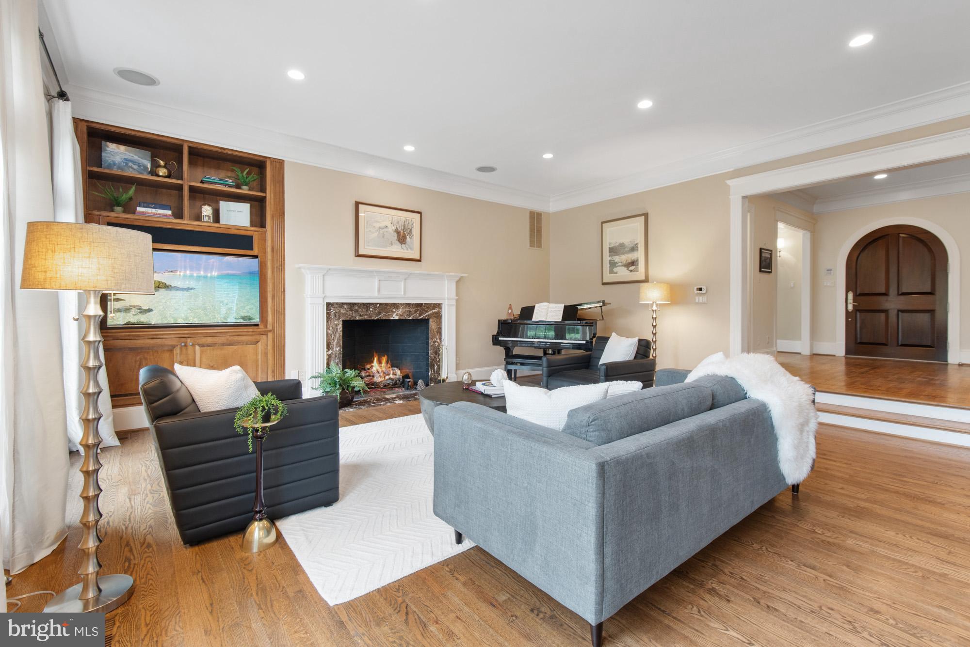 POTOMAC OUTSIDE - Residential