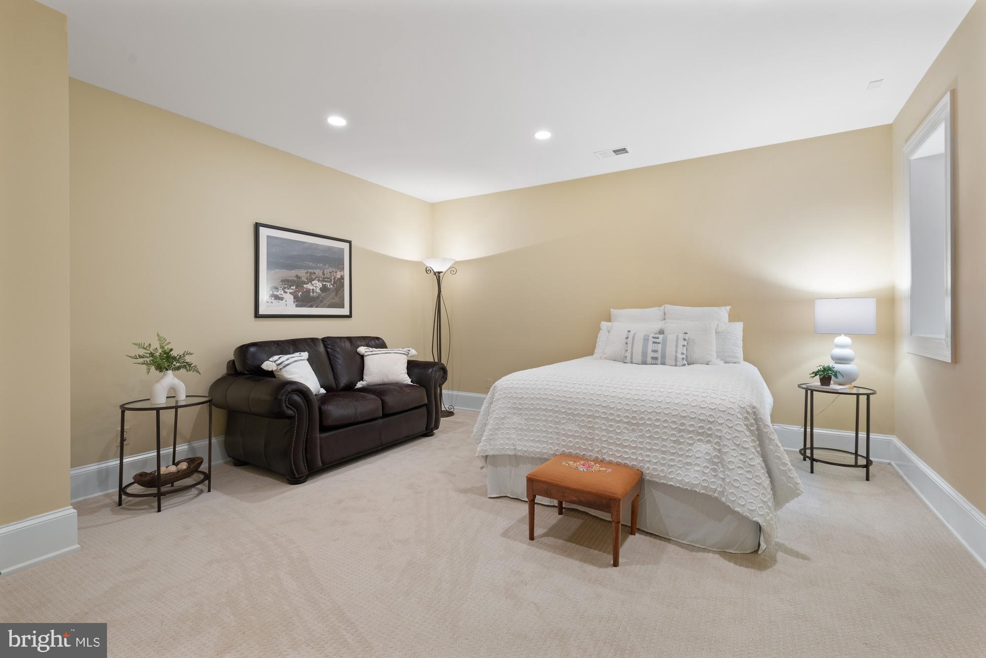 POTOMAC OUTSIDE - Residential