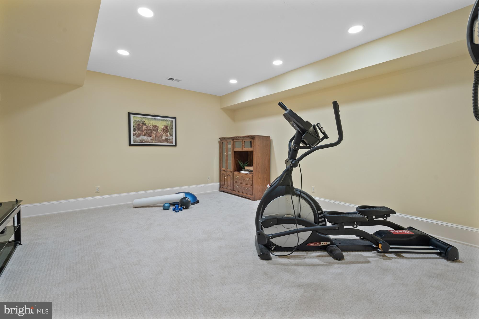 POTOMAC OUTSIDE - Residential