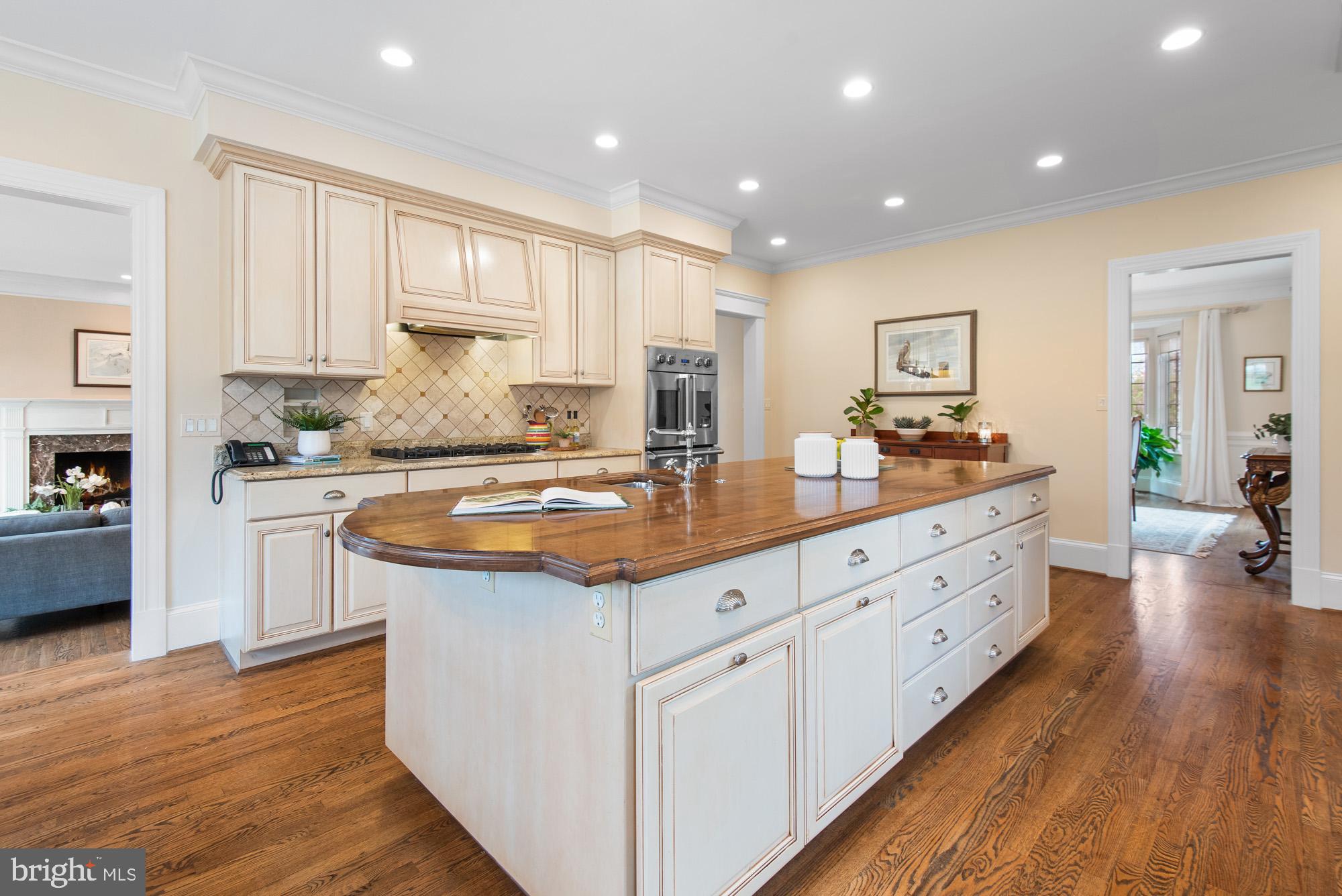 POTOMAC OUTSIDE - Residential