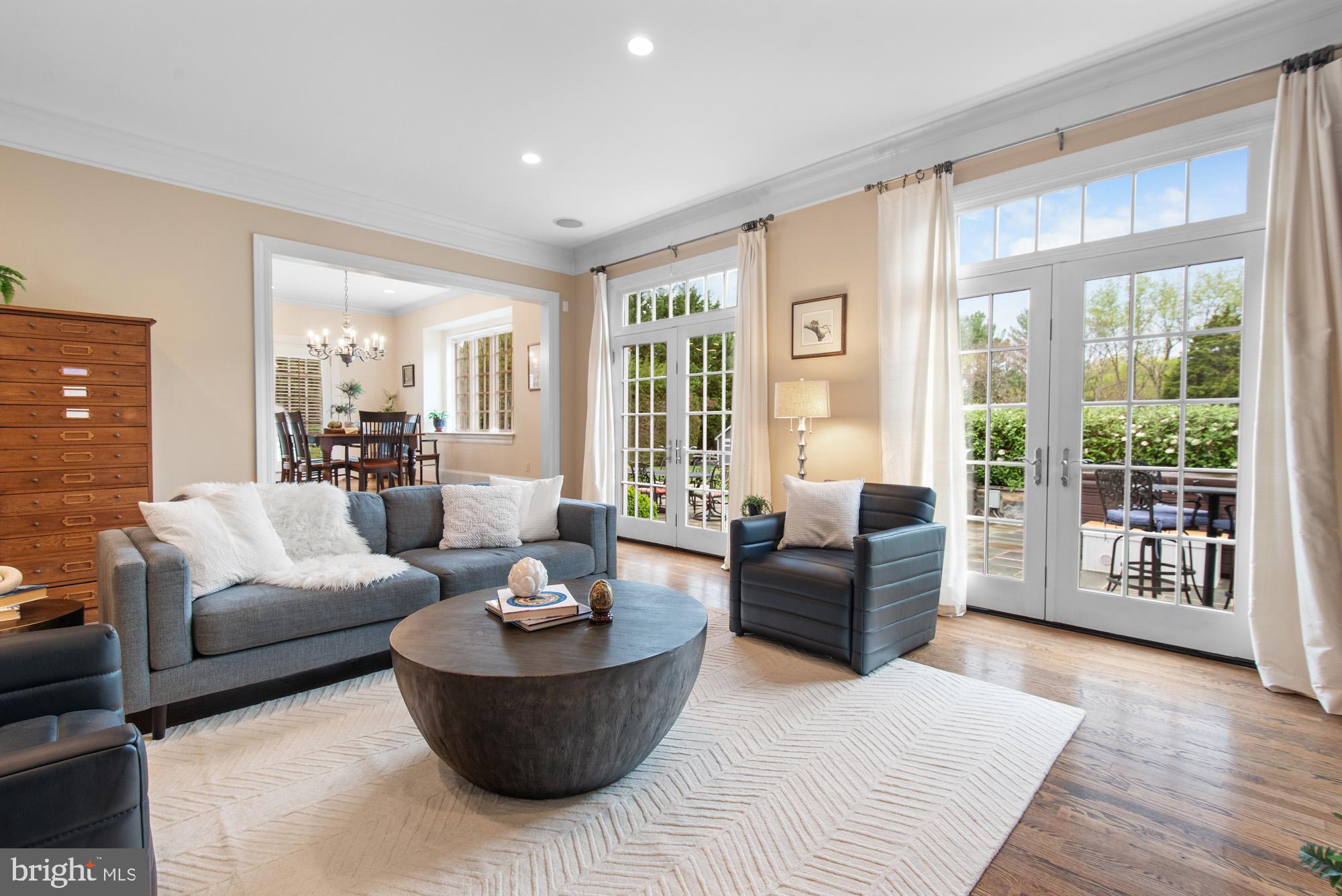 POTOMAC OUTSIDE - Residential