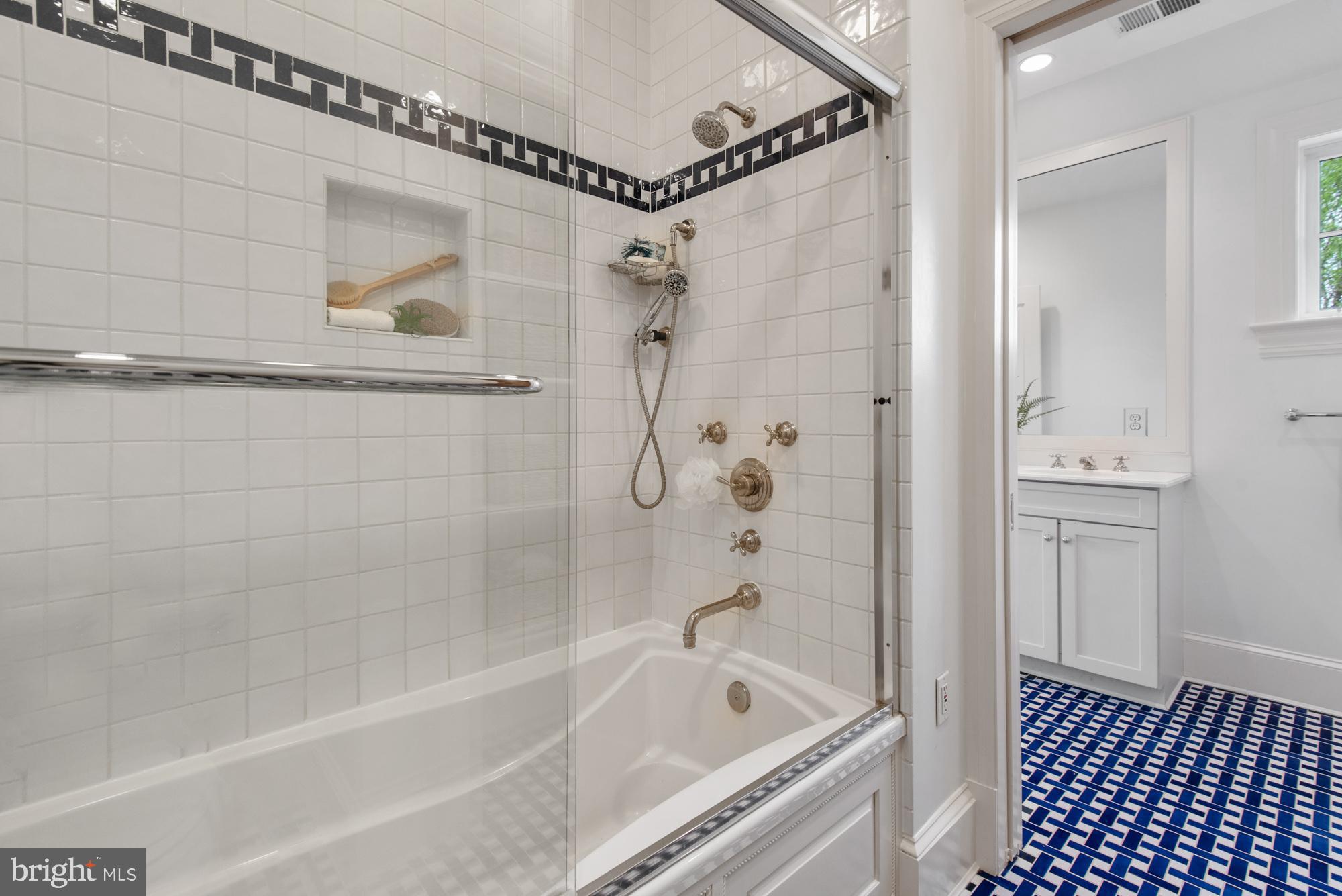 POTOMAC OUTSIDE - Residential