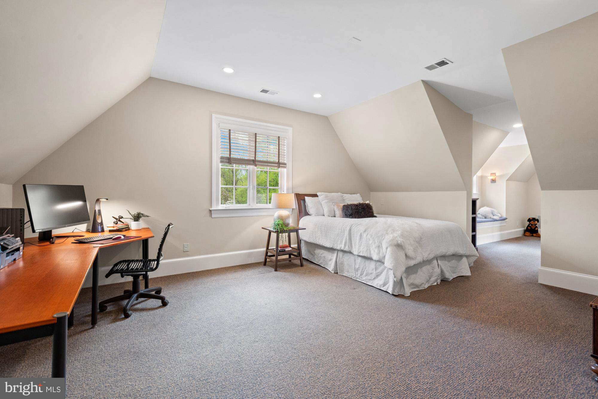 POTOMAC OUTSIDE - Residential