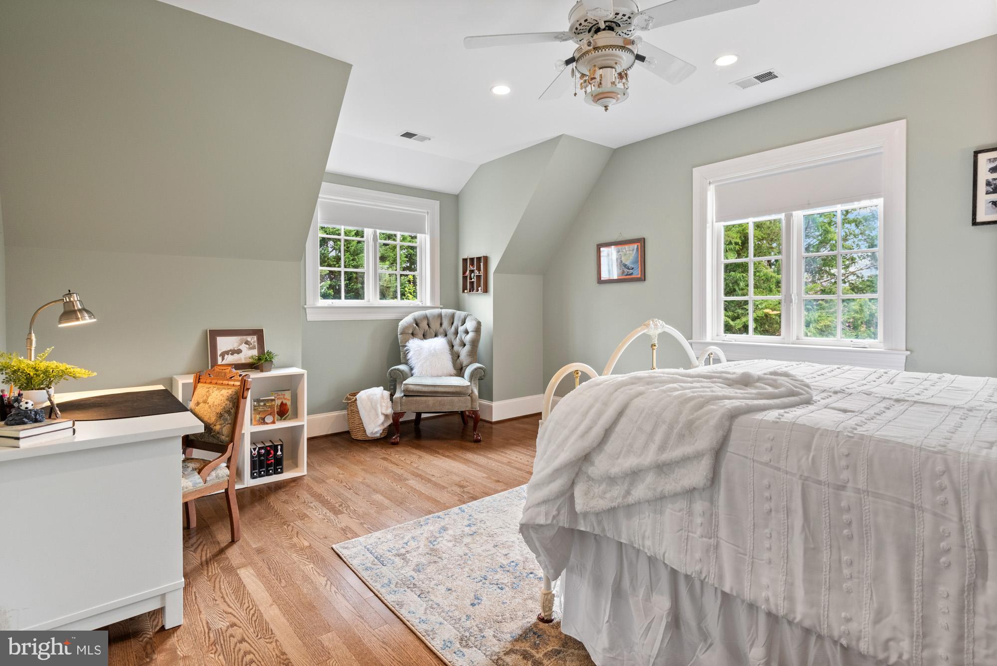 POTOMAC OUTSIDE - Residential