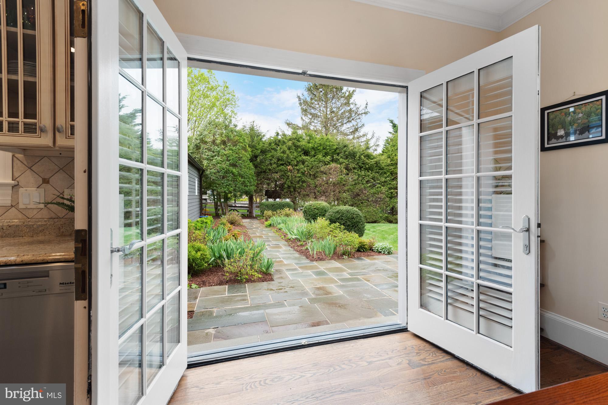 POTOMAC OUTSIDE - Residential