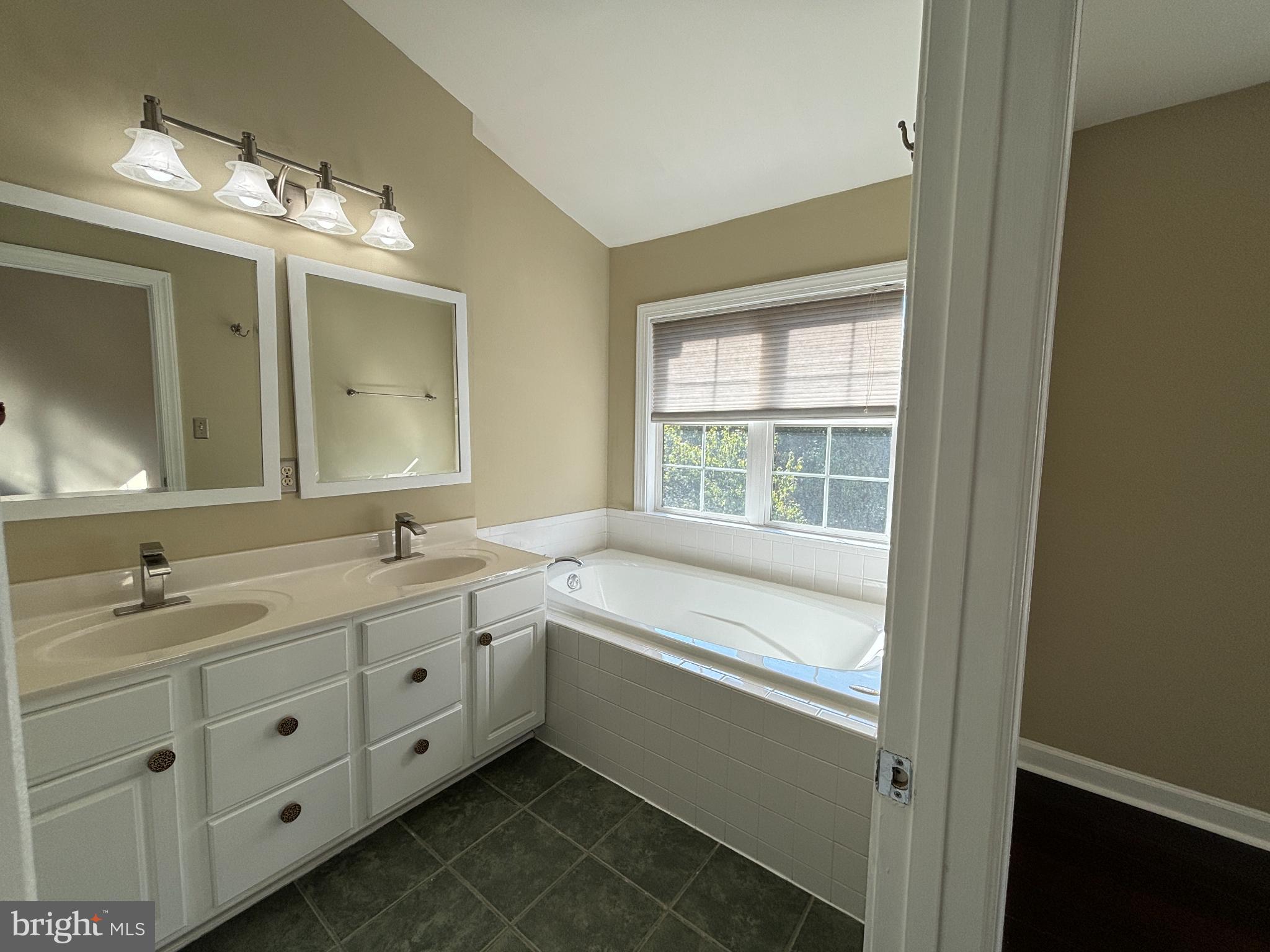 RIVERSIDE STATION - Residential