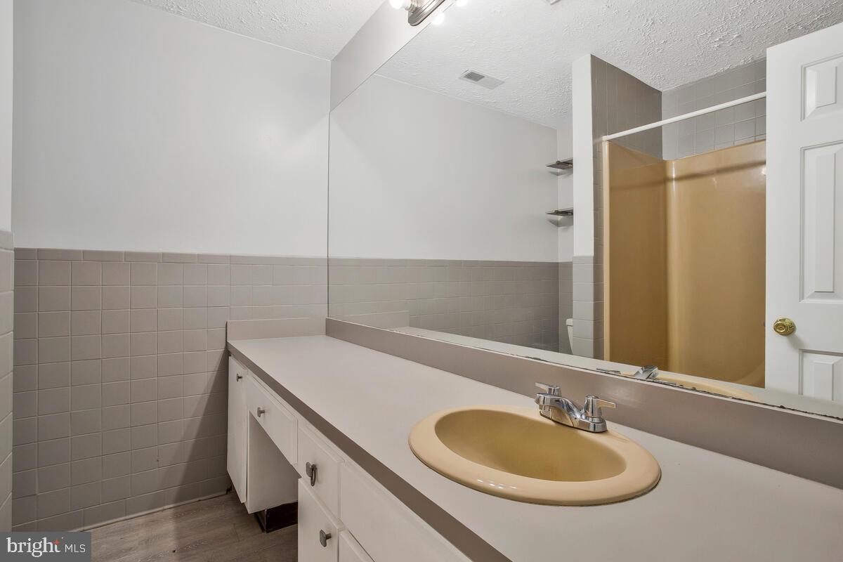 STONE FARM - Residential