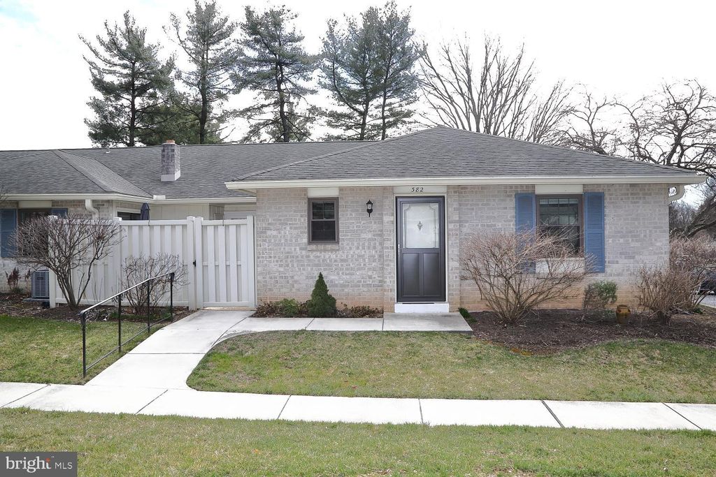 Photo of 382 VALLEYBROOK DR, LANCASTER, PA 17601 (MLS # PALA2032310)