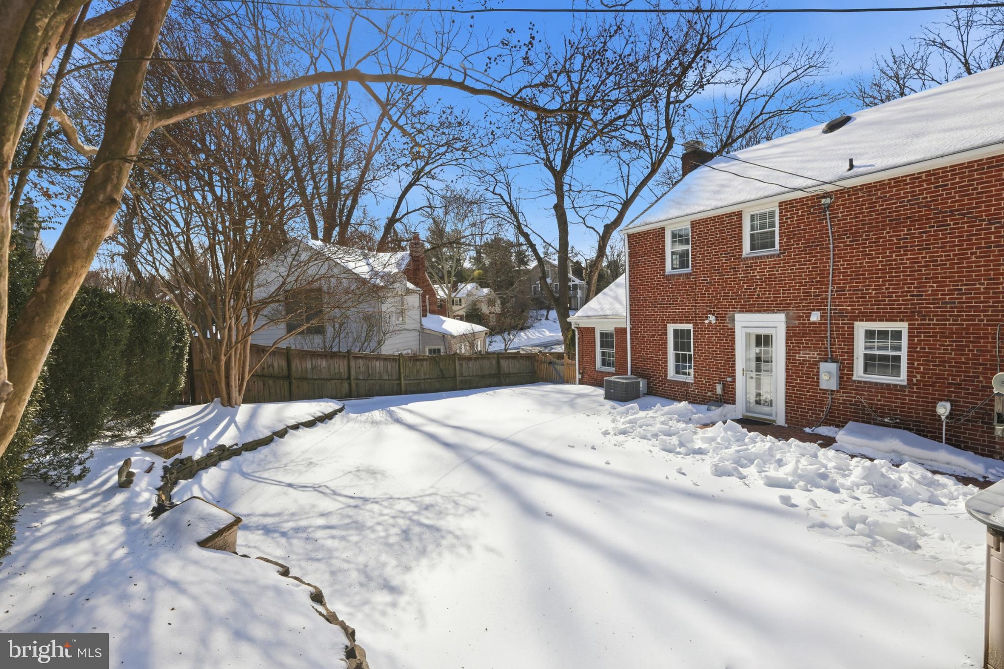 MADISON MANOR - Residential