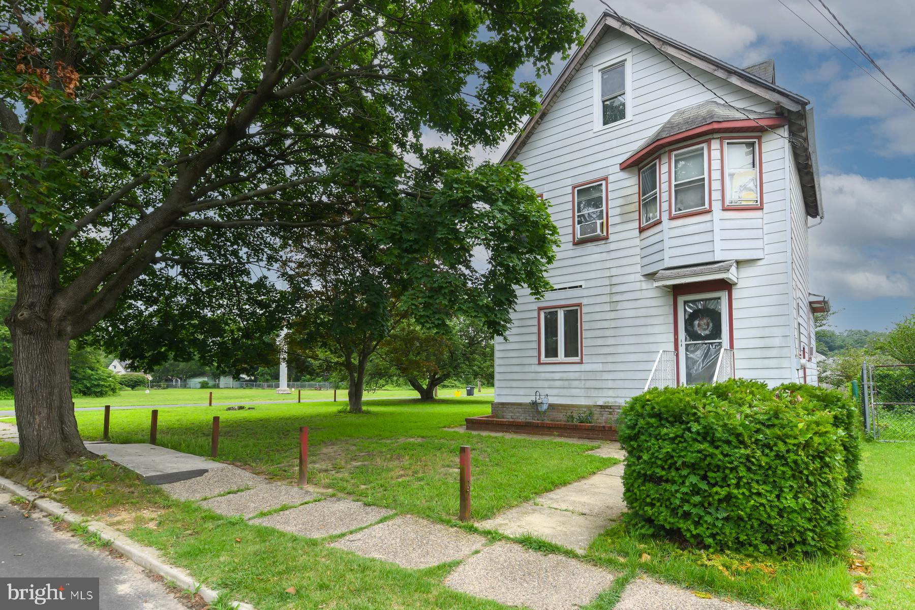 104 LAKE AVENUE