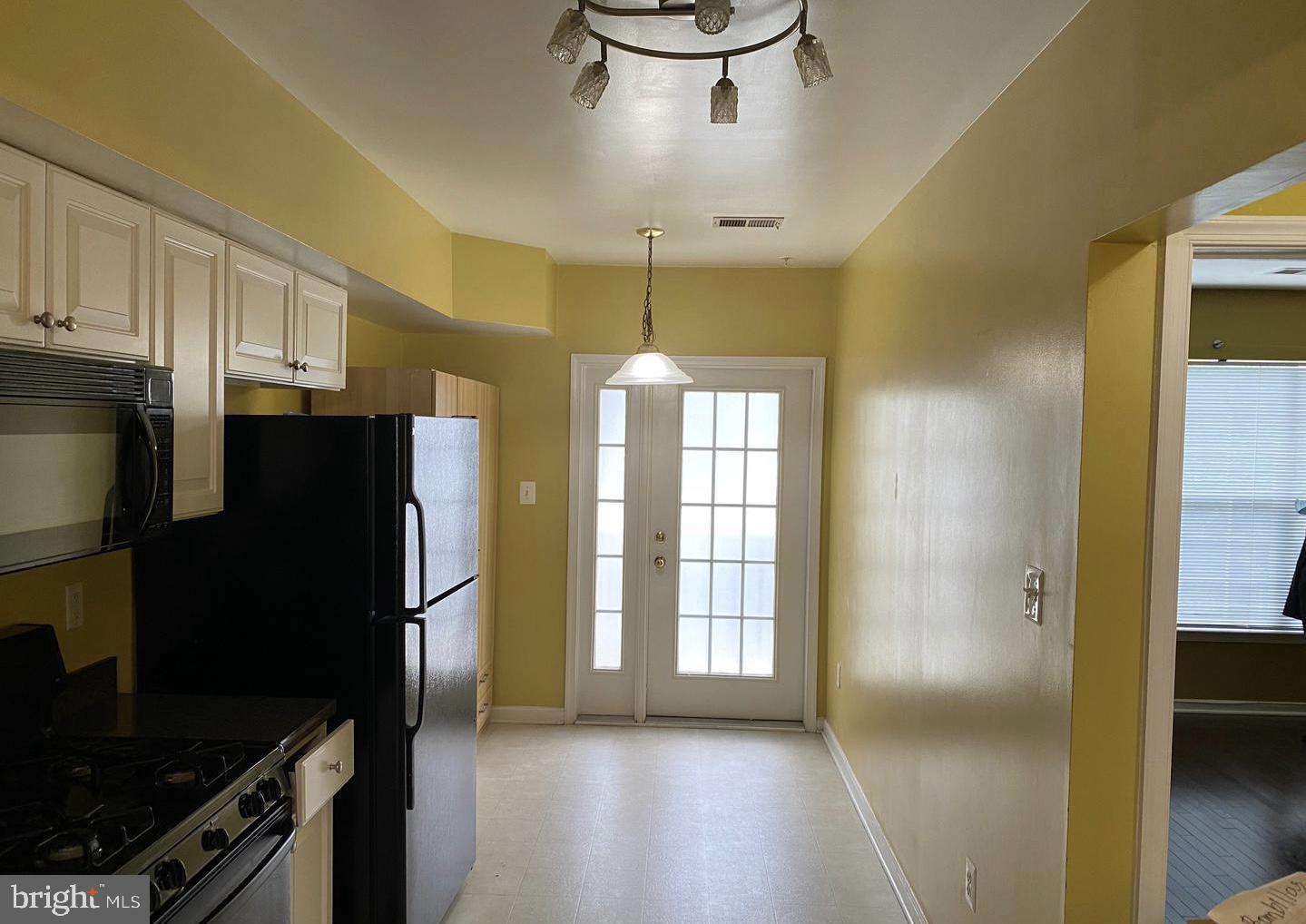 HEARTHSTONE VILLAGE - Residential Lease