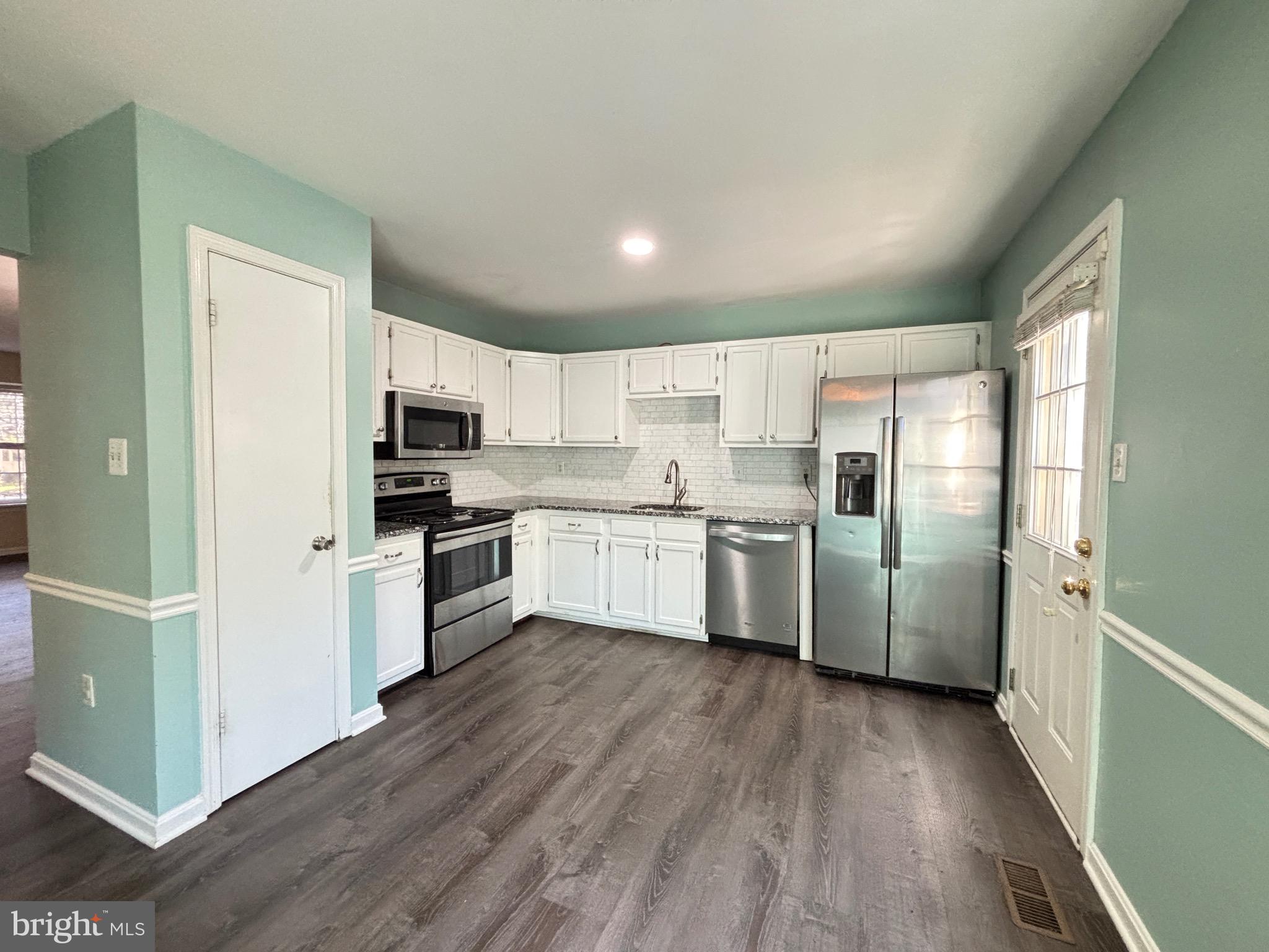 LITTLE ROCKY RUN - Residential Lease