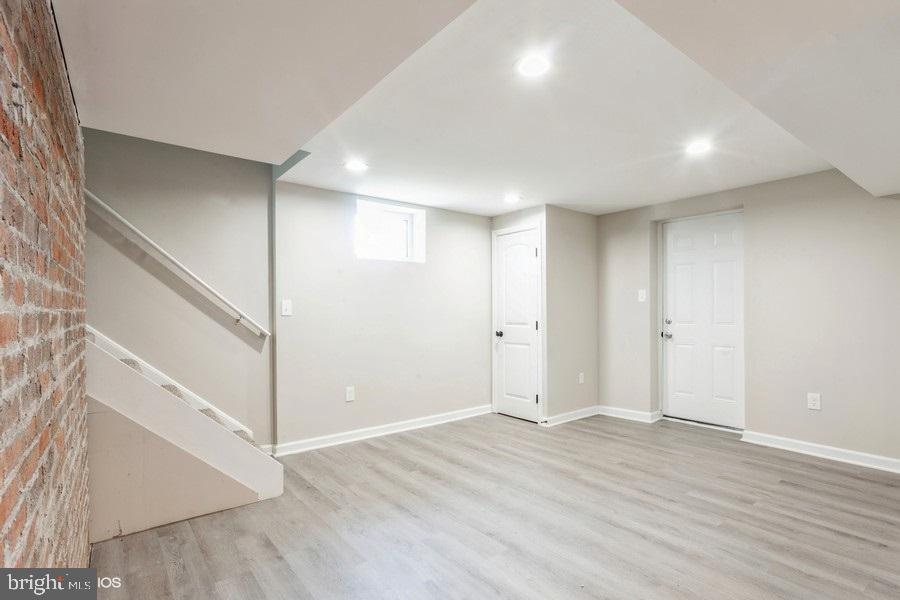 CLEMENS CROSSING - Residential