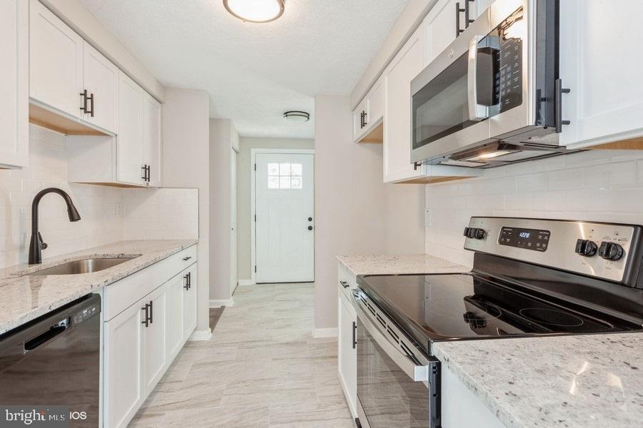 CLEMENS CROSSING - Residential