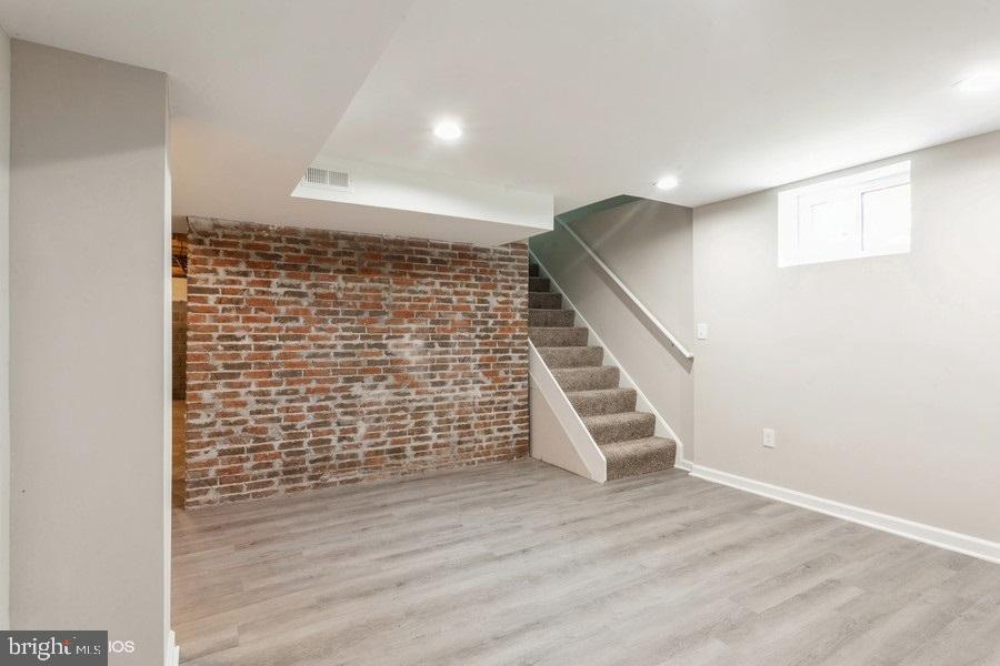 CLEMENS CROSSING - Residential