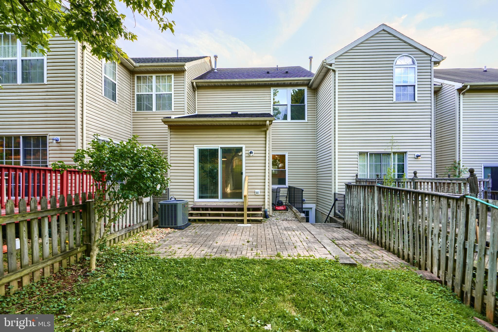 OAKHURST - Residential Lease