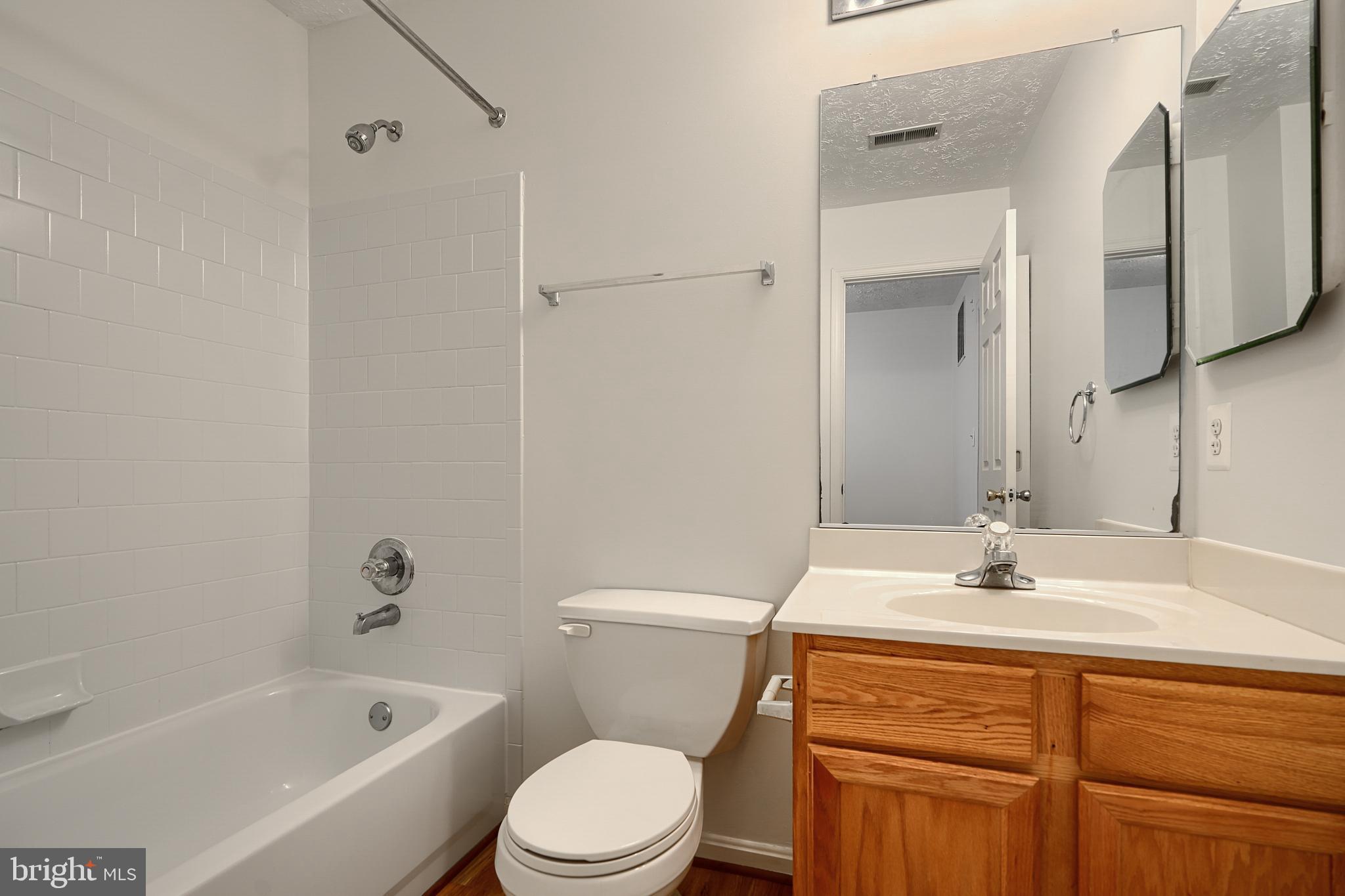 OAKHURST - Residential Lease