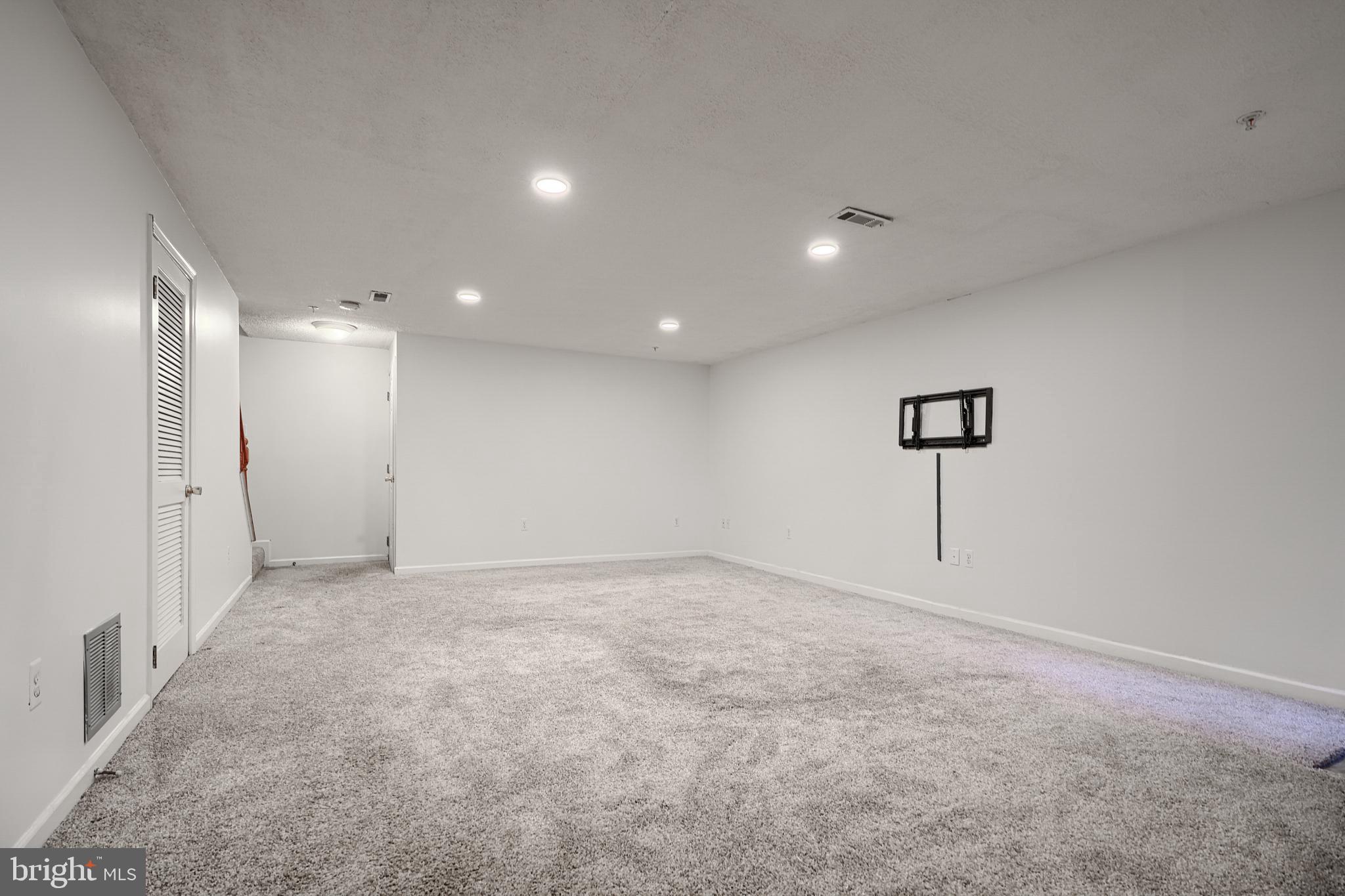 OAKHURST - Residential Lease