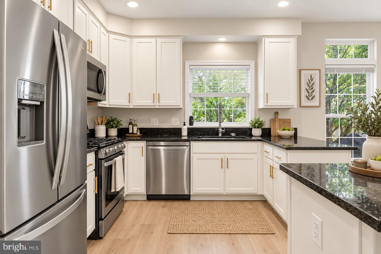 201 JENNINGS COURT SE