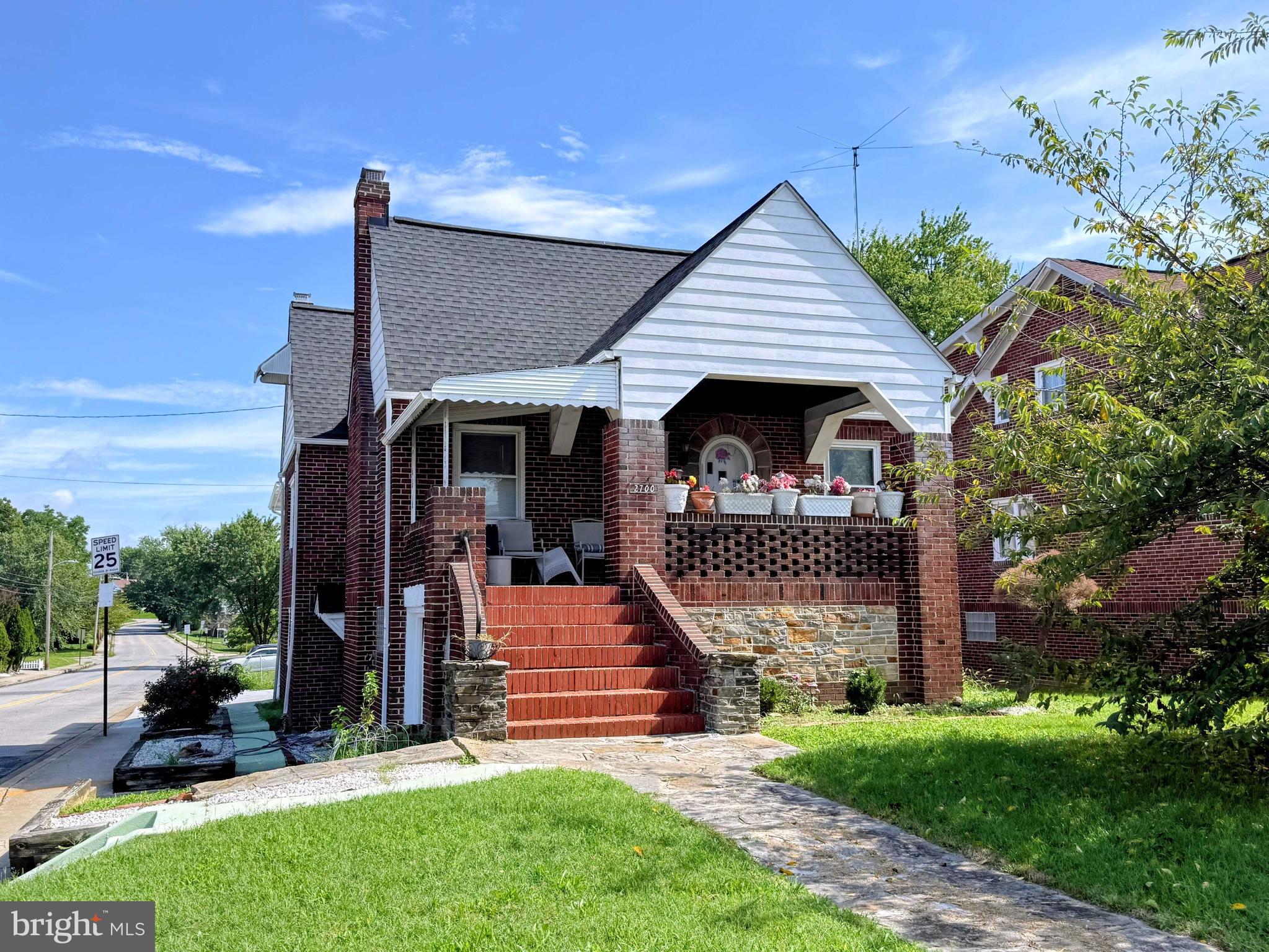 2700 E NORTHERN PARKWAY E