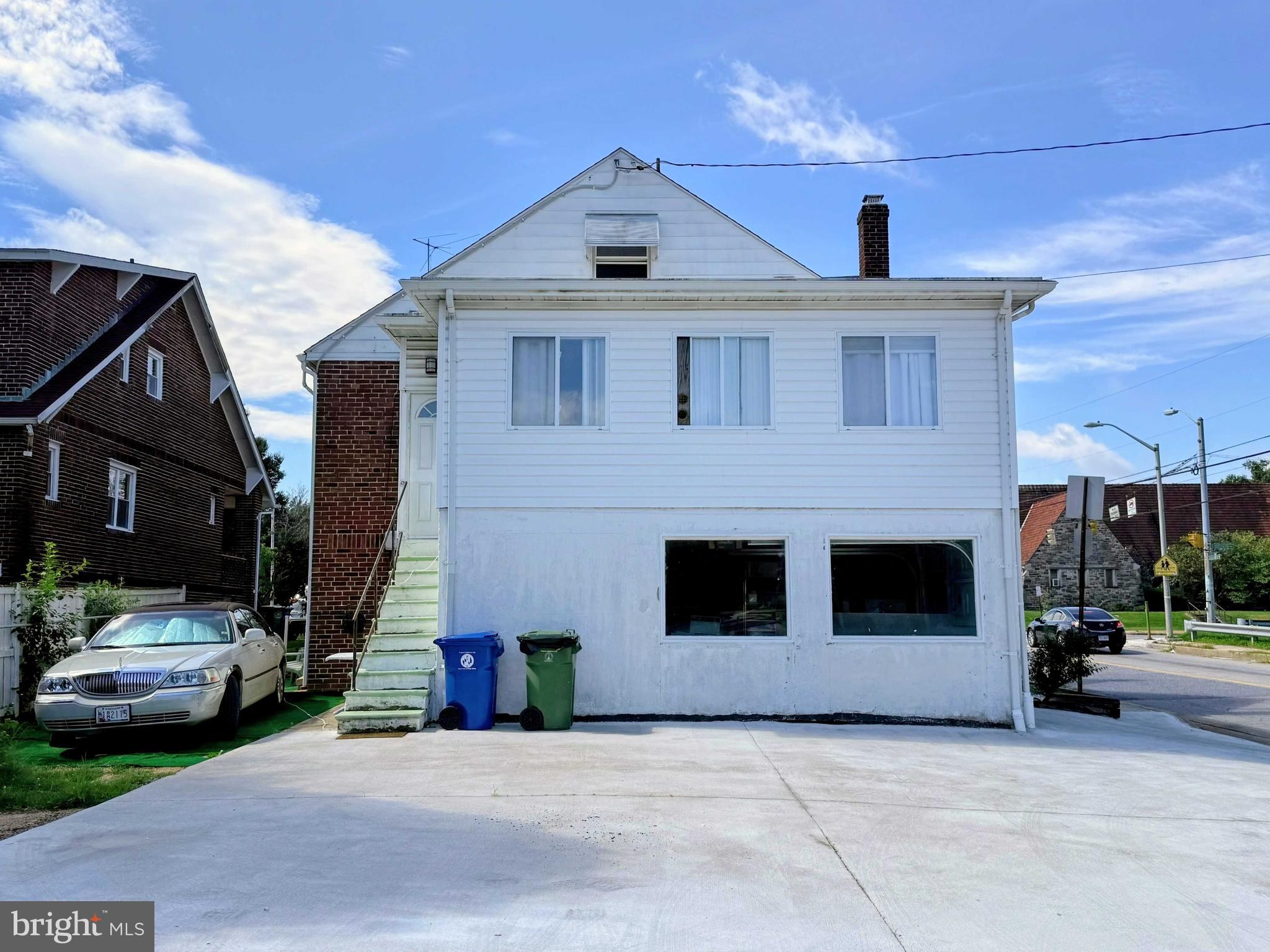 2700 E NORTHERN PARKWAY E