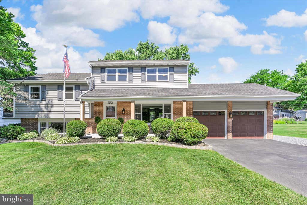 Photo of 1842 Longview Drive, LANCASTER, PA 17601 (MLS # PALA2083862)