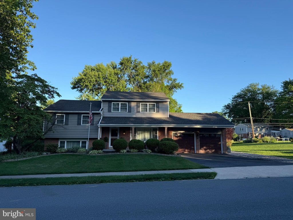 Photo of 1842 Longview Drive, LANCASTER, PA 17601 (MLS # PALA2083862)