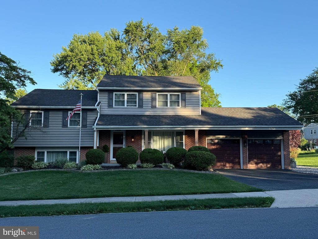 Photo of 1842 Longview Drive, LANCASTER, PA 17601 (MLS # PALA2083862)