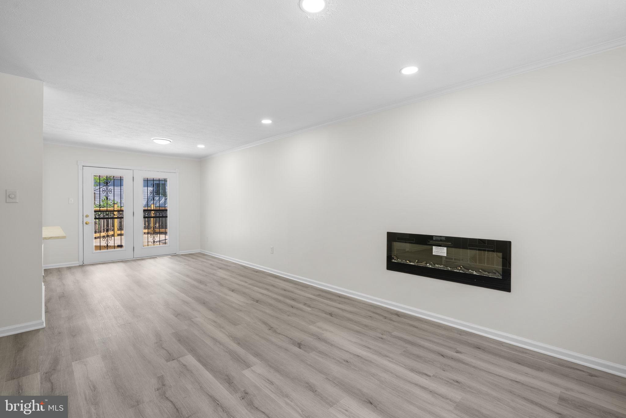 CLINTON WOODS - Residential