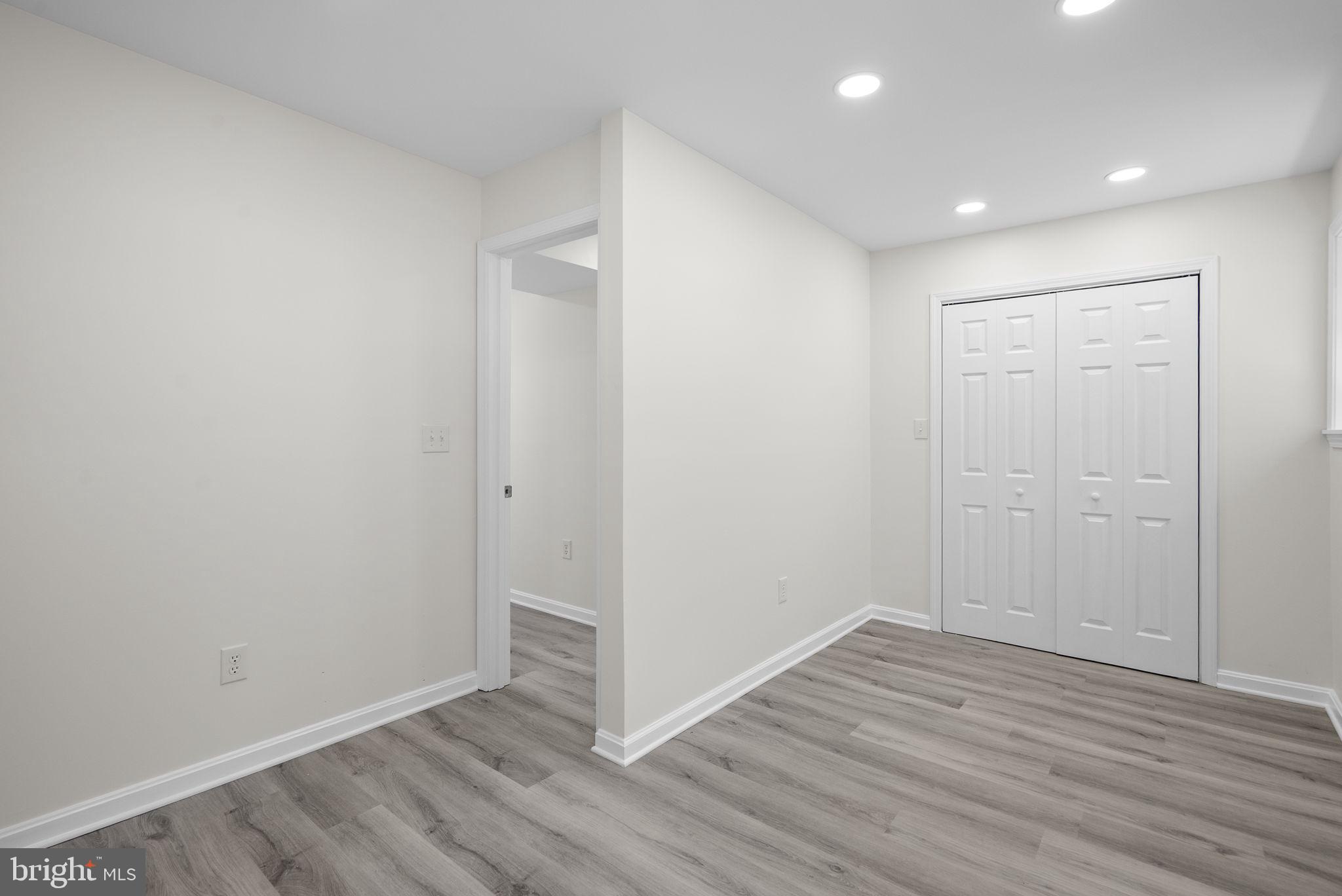 CLINTON WOODS - Residential