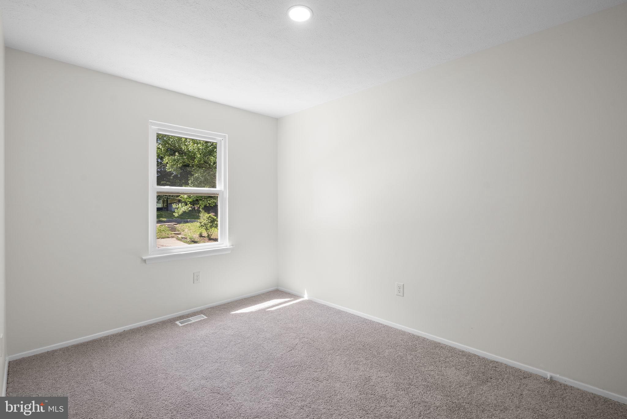 CLINTON WOODS - Residential